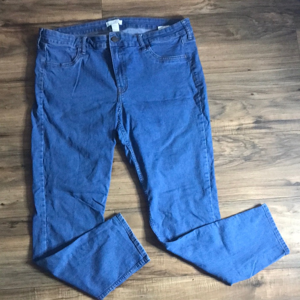 H&M light wash blue straight denim jeans